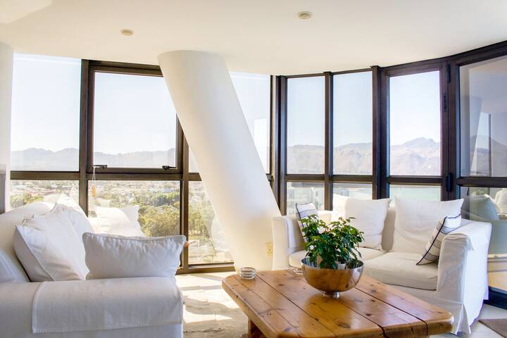 Stunning Beachfront Apartment! gallery image 2