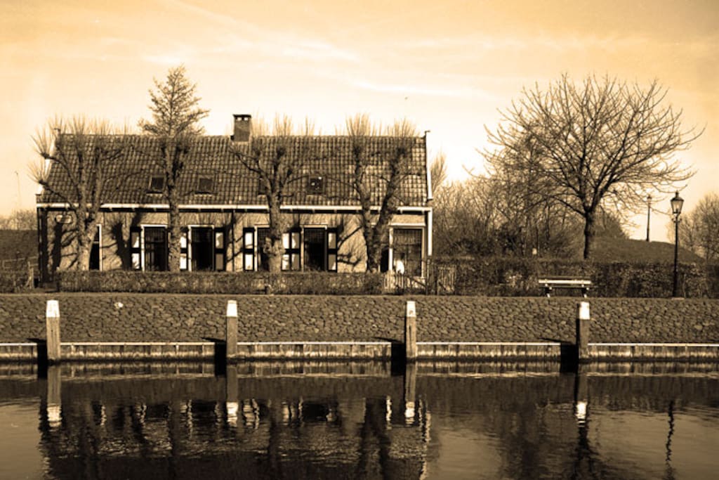 Monumentale Sluiswachterswoning - Huisjes te Huur in De ...