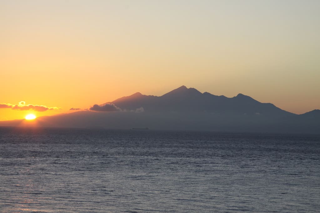 Follow the Sun over Lombok