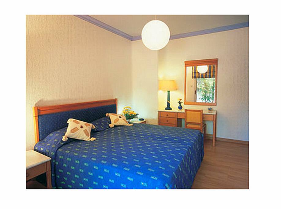 1 BEDROOM APARTMENT (BEDROOM)