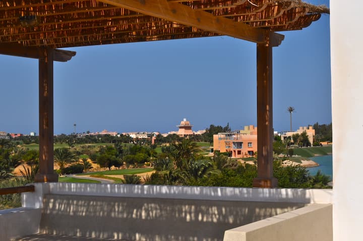 Villa with 5 bed & 4 bath / private pool