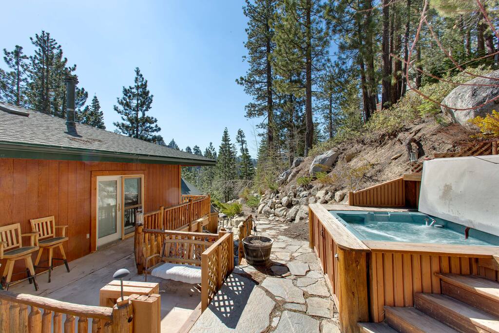 Hot tub in the back deck