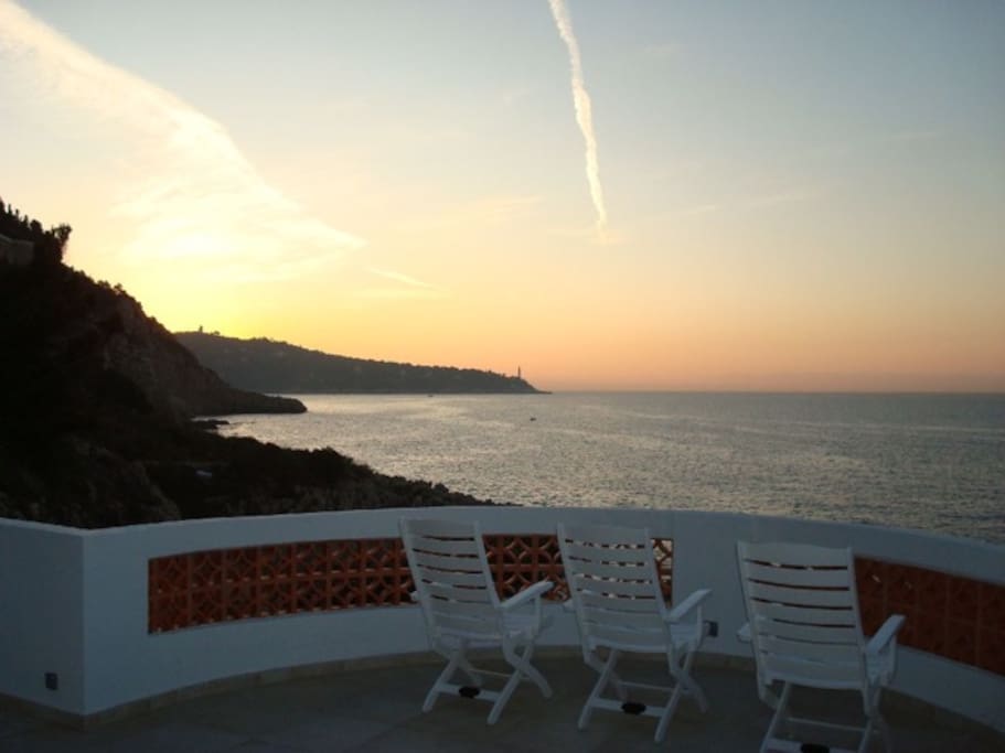 Lever du soleil sur St-Jean Cap Ferrat