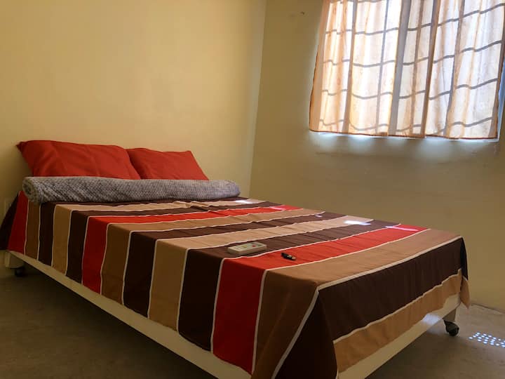 ห้องนอน 3 นอนได้ 2 คน 
มีเครื่องปรับอากาศ 