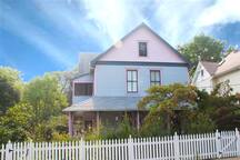 Pet/Kid Friendly 3 BR Victorian near DC w/Parking