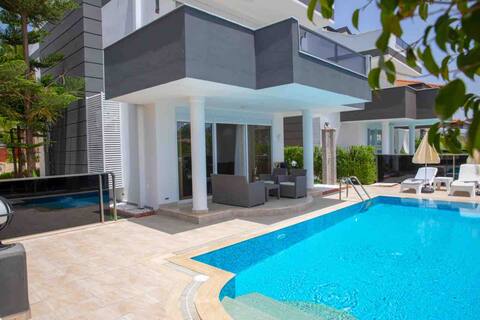 Sunrise hill villa with private pool