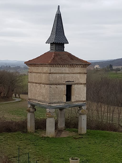 pigeonnier en bout de bâtisse