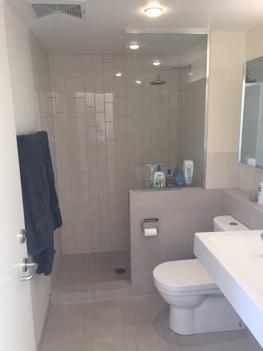 Private ensuite bathroom