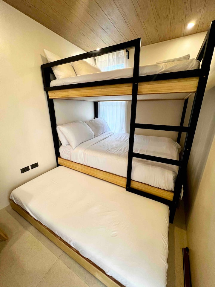 Dhoma e gjumit 2 w/ pull out.