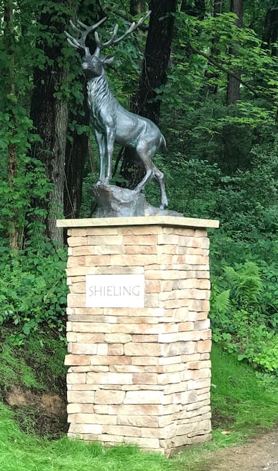 Entry Pillar
