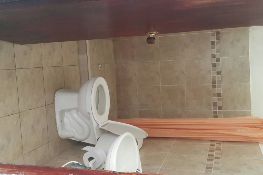 El bano de la cabana