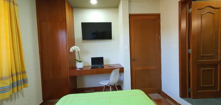 חדר שינה 2 עם ריהוט לאחסון בגדים