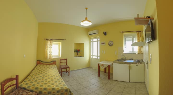 Cosy Traditional Studio (No 1) In Pythagorio