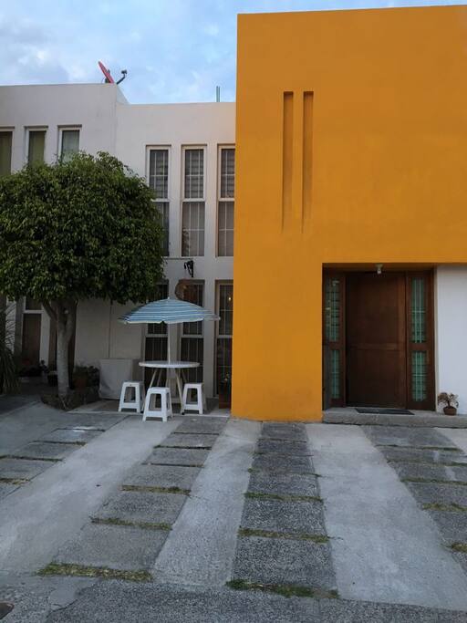 Fachada Exterior con Terraza