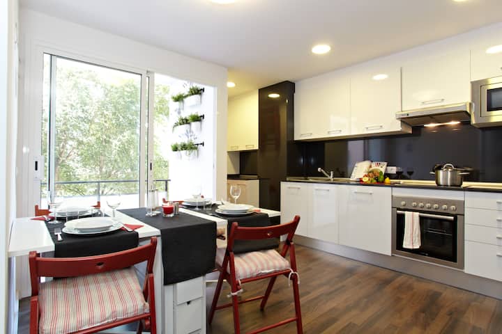 Bright Cosy Apartment-beach8 mins!