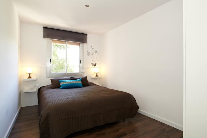 Bright Cosy Apartment-beach8 mins!