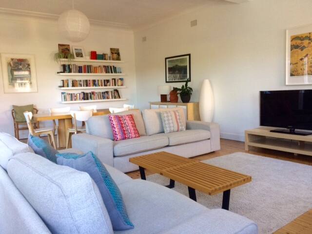Spacious and airy Bondi Beachside Garden Apartment gallery image 2