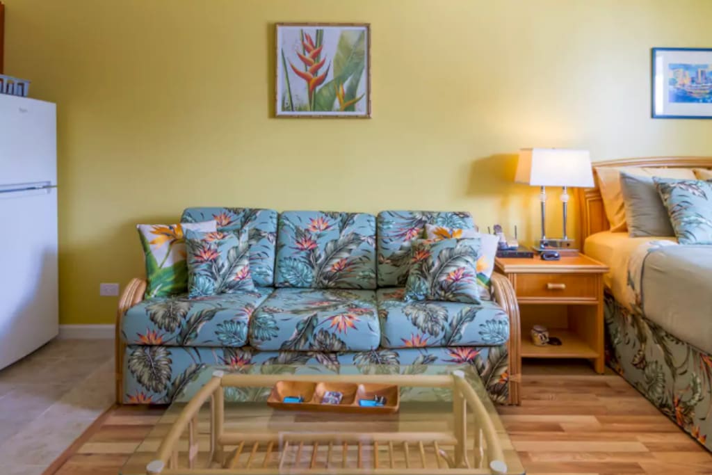 Beautiful studio apartment in the heart of Waikiki with all the necessities you'd ever need!