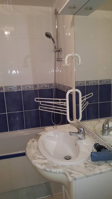 salle d'eau avec WC