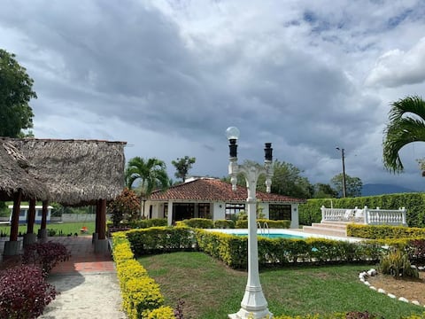 SPECTACULAR COUNTRY HOUSE WITH SWIMMING POOL.