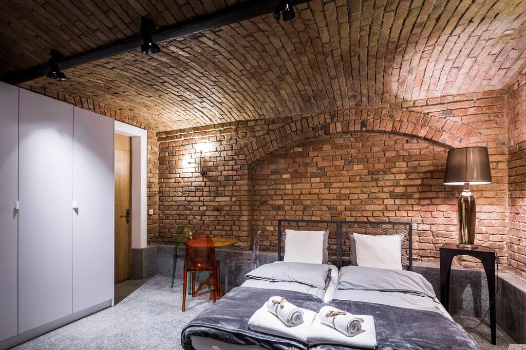 Underground Apartment Poznań, Stare Miasto Apartments for Rent in