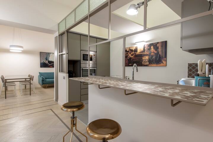 Elegant and spacious in Brera: via Castelfidardo 8