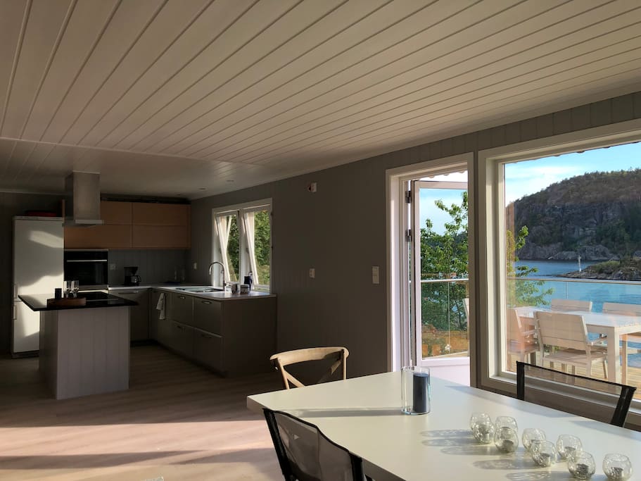 2nd floor - Dining table, kitchen and balcony - view