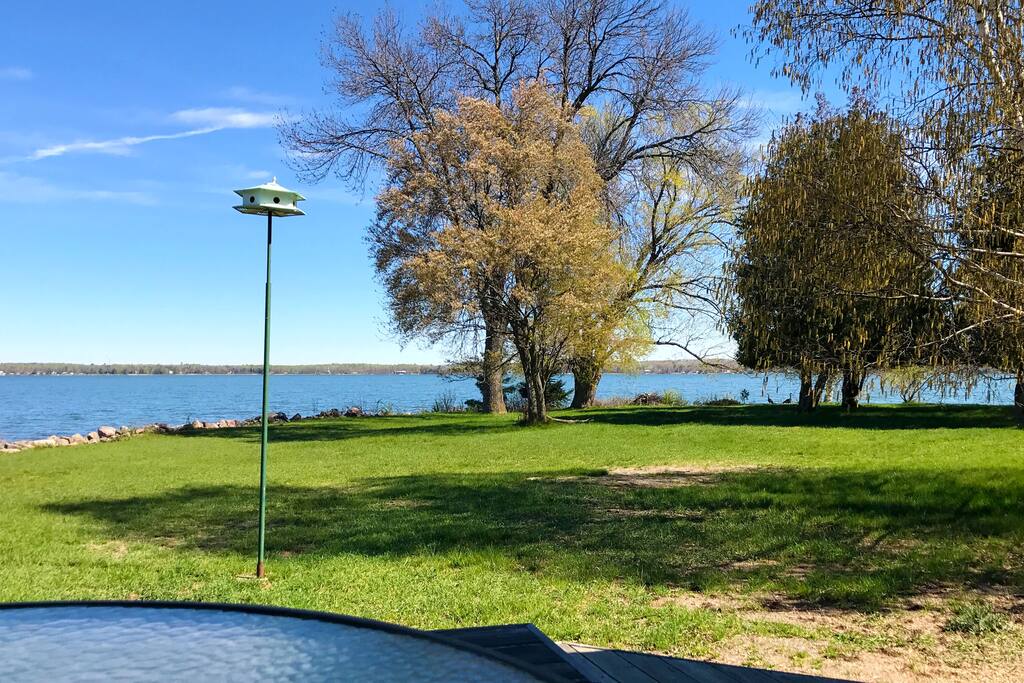 Panoramic Lakeside House on Private Peninsula Cabins for Rent in