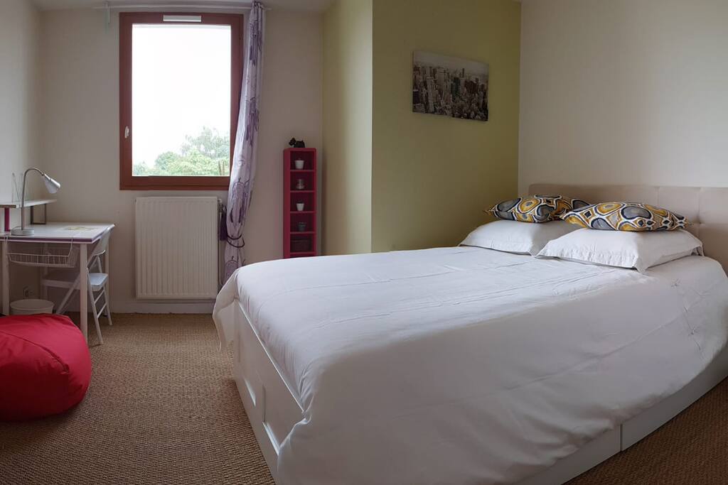 Chambre 1 (vue sur jardin)