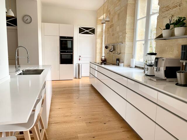 Maison de caractère en pierre Bordelaise. gallery image 3