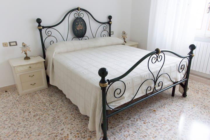 camera matrimoniale vista mare