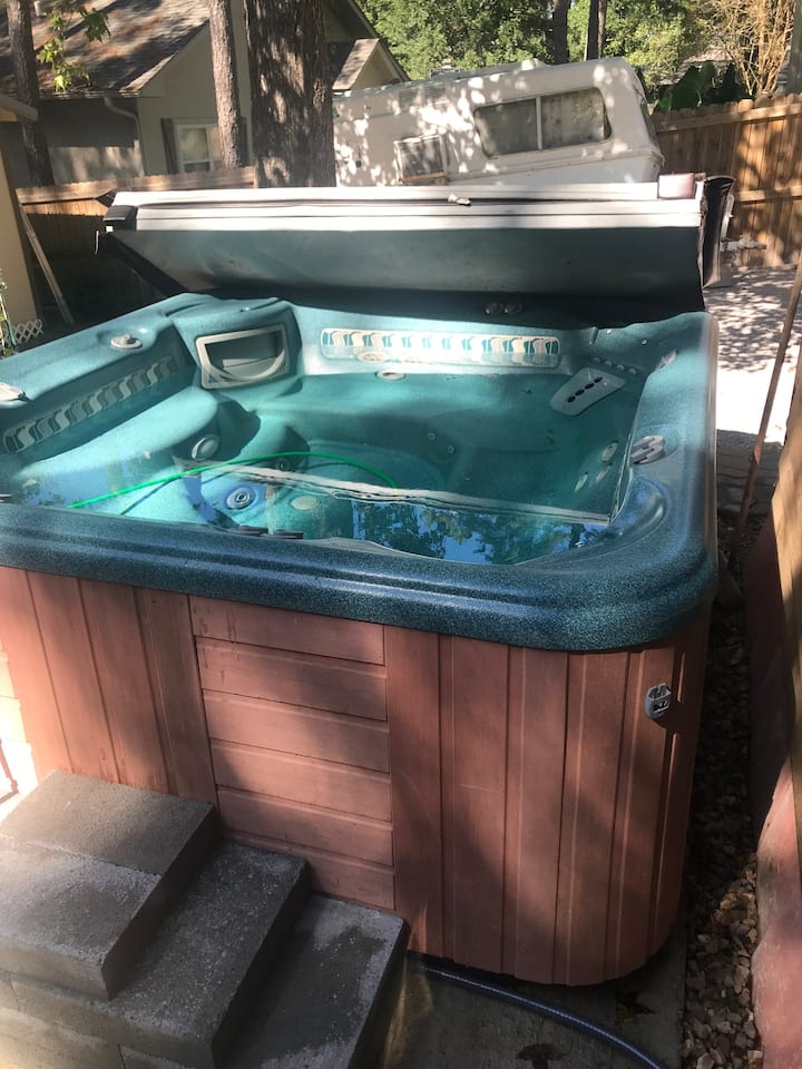 Lakeside Treasure Cabin W/ Hot tub, & boats