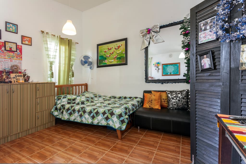 Queen size bed + sofa