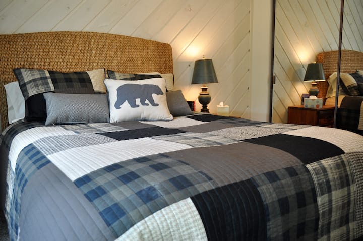 Брачен кревет (широк 180 - 200 см) со душек Tempurpedic