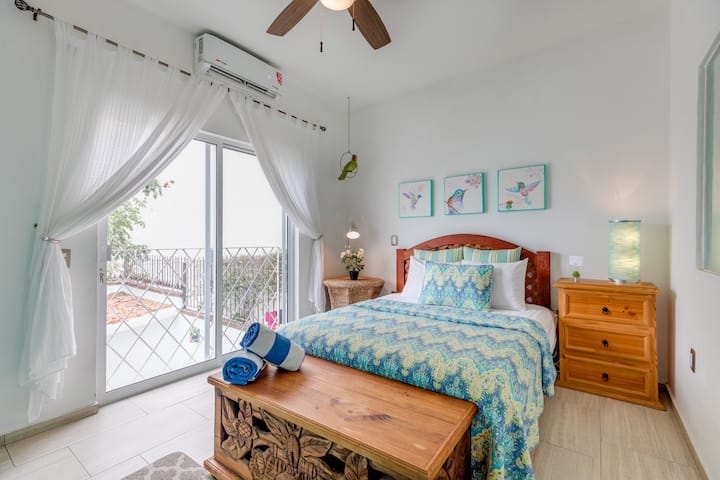 Dhoma e dytë e mysafirëve me krevat dopio "queen" dhe "cheater" ensu