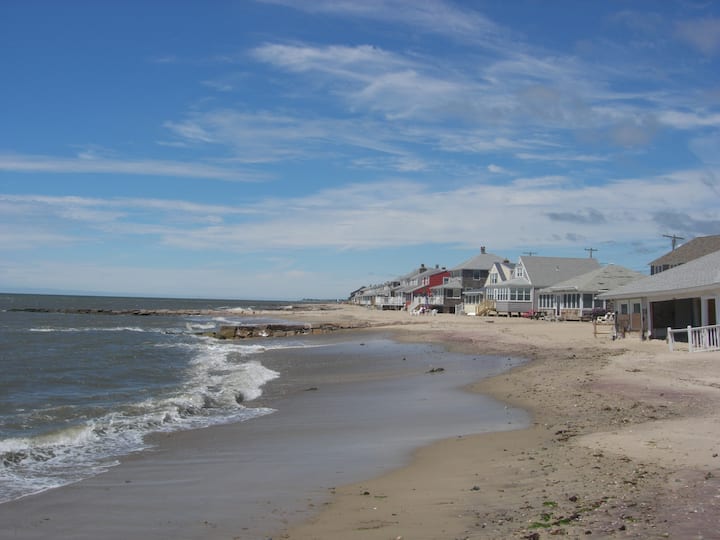 Old Lyme, Hawk Nest Sandy beach