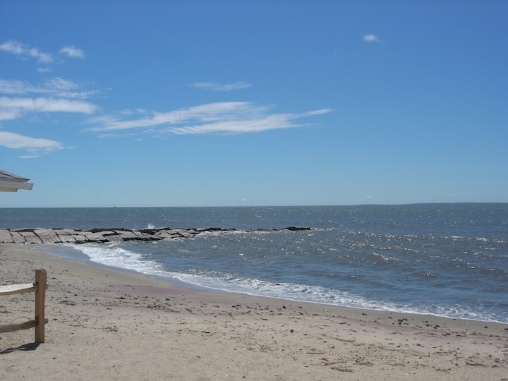 Old Lyme, Hawk Nest Sandy beach