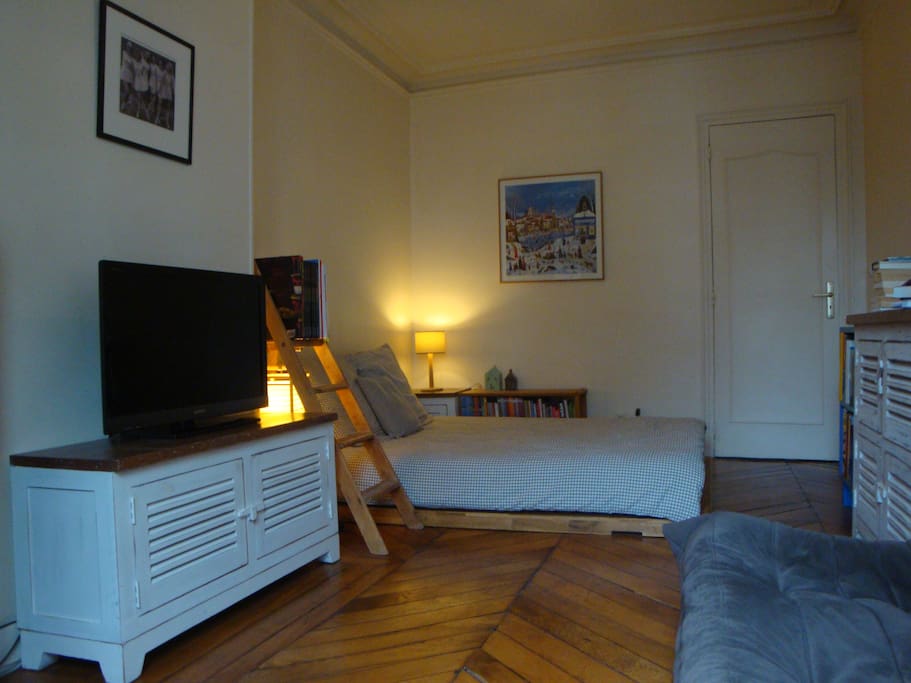Chambre avec canapé