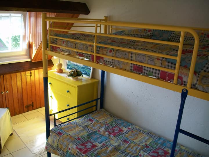 Poschodové postele s 2 spálňami