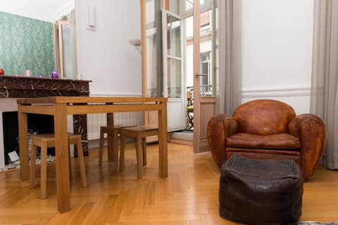 Top performing Airbnb: 600 Sq. Ft. in the historic center in Centre