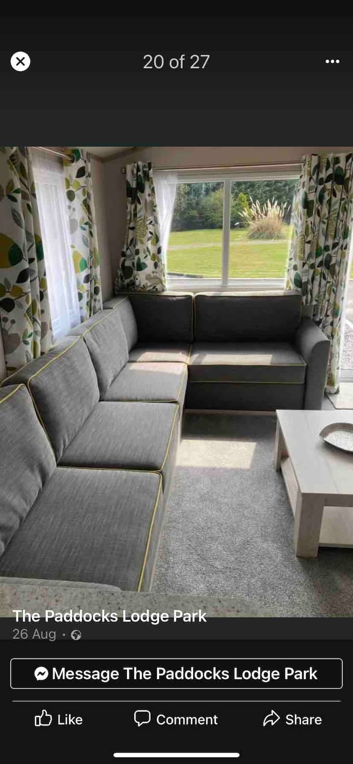 Delightful Holiday Home With Brand New Hot Tub - Towyn