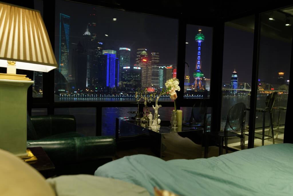 软榻轻卧,全景揽江。
