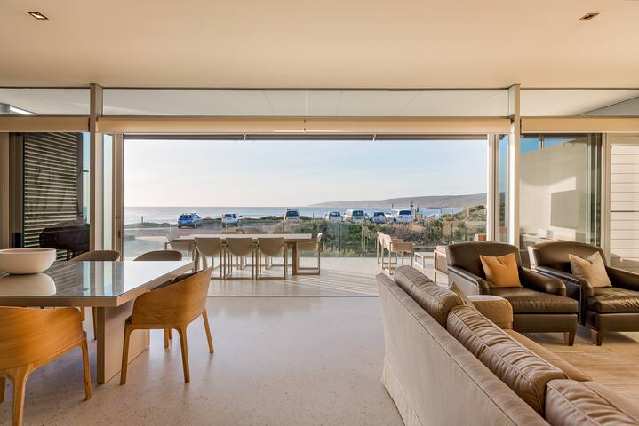 Luxury 4 Bedroom Beach House @ Smiths Beach Resort gallery image 3