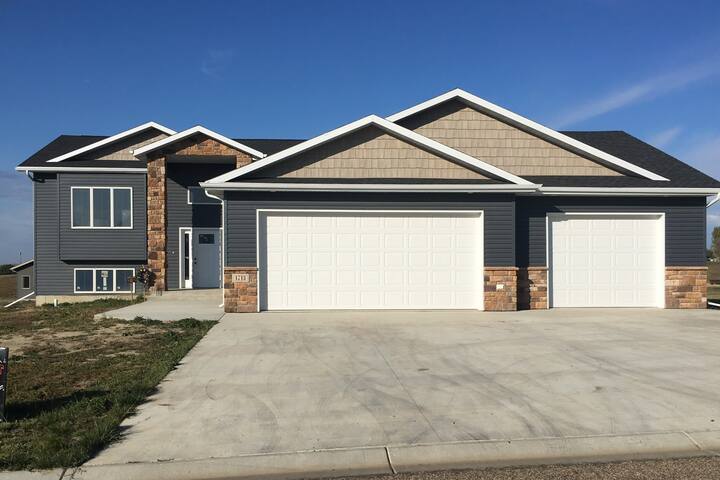 !! Sunlit private room in Chelsea's Haven !!
