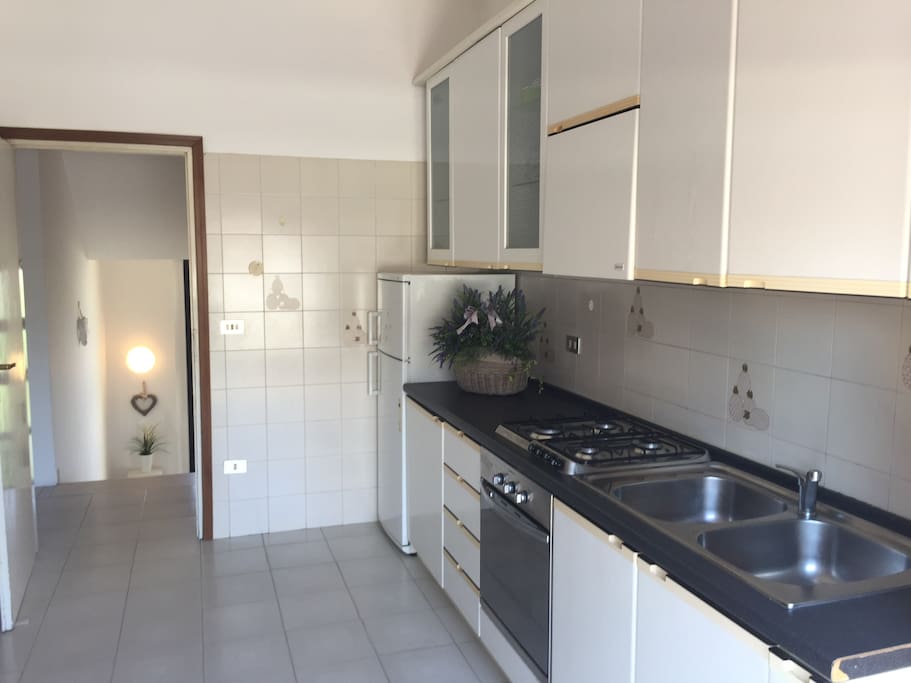 Ampia e Comoda Cucina