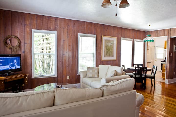 2br Beachside Escape: Ideal For Mid-term Stays - Melbourne, FL