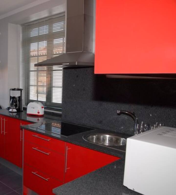 Apartment center w/free parking