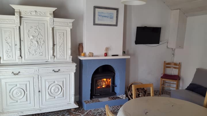 موقد خشبي لقضاء  أمسية مريحة