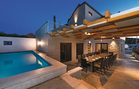 Top performing Airbnb: Kapetanova vila in Kaprije
