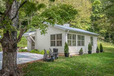 Private Cottage on 1acre* HOT TUB*firepit